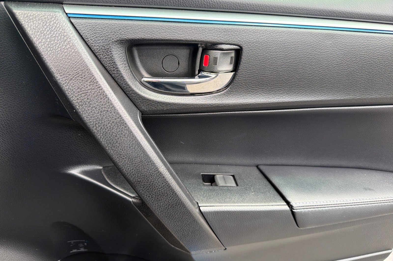 Used 2015 Toyota Corolla S Premium FWD image 21