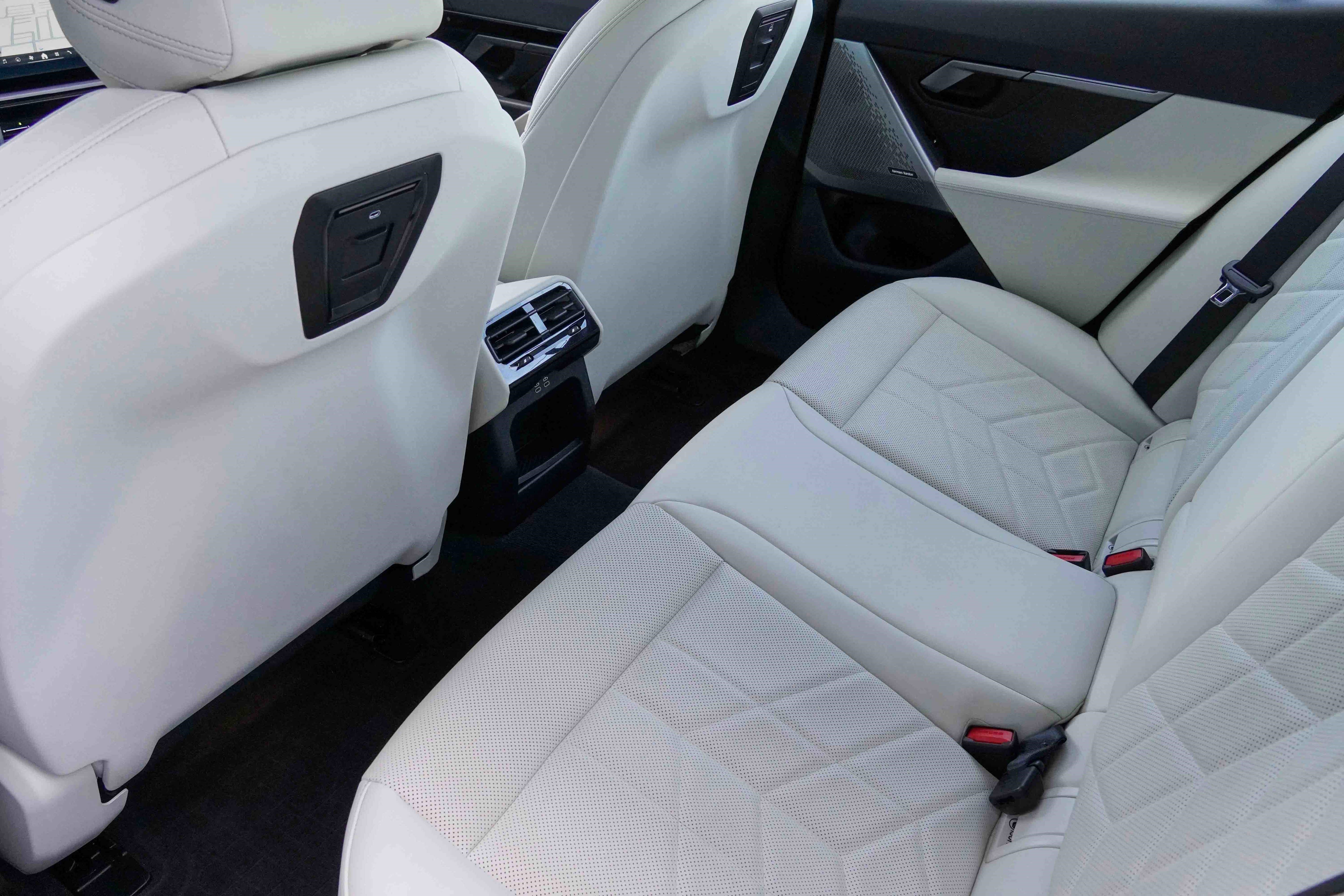 Certified 2025 BMW 530i xDrive image 35