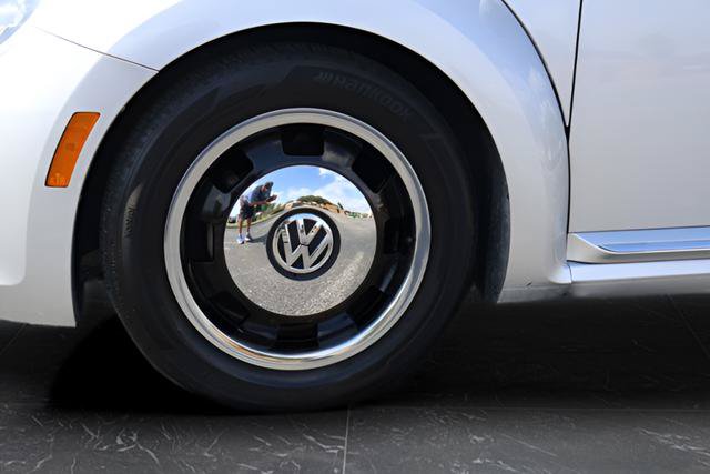 Used 2015 Volkswagen Beetle 1.8T Classic FWD image 10