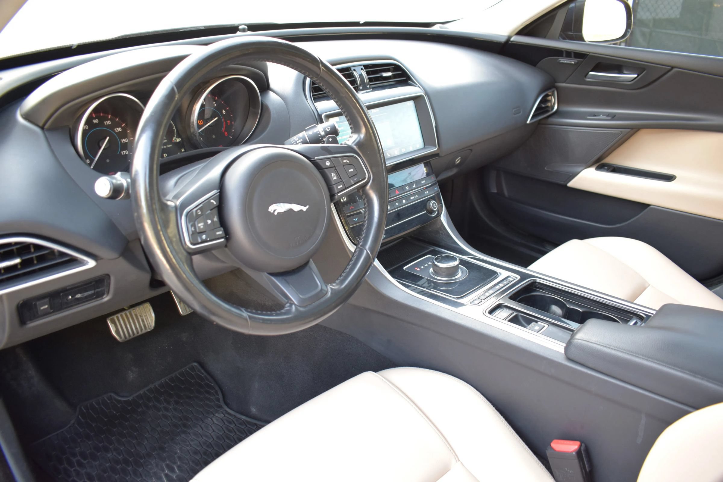 Used 2019 Jaguar XE Premium AWD/4WD image 3