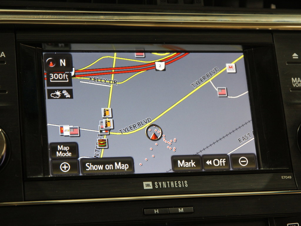 Used 2014 Toyota Avalon Limited image 10