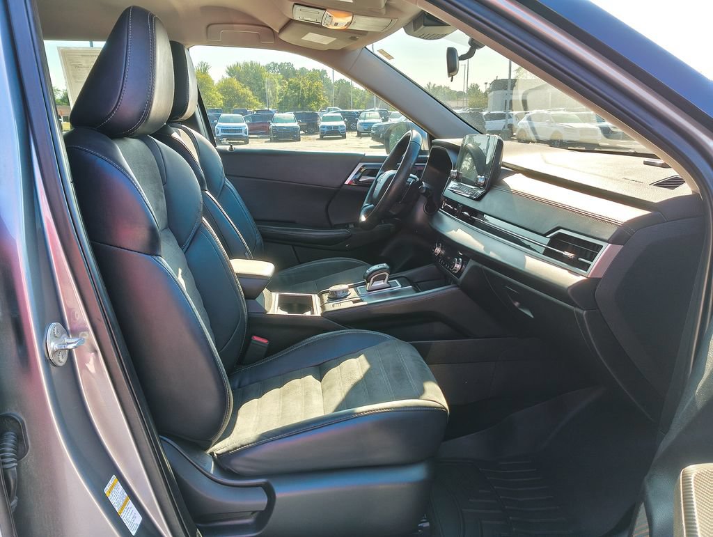 Used 2023 Mitsubishi Outlander SE AWD/4WD image 12