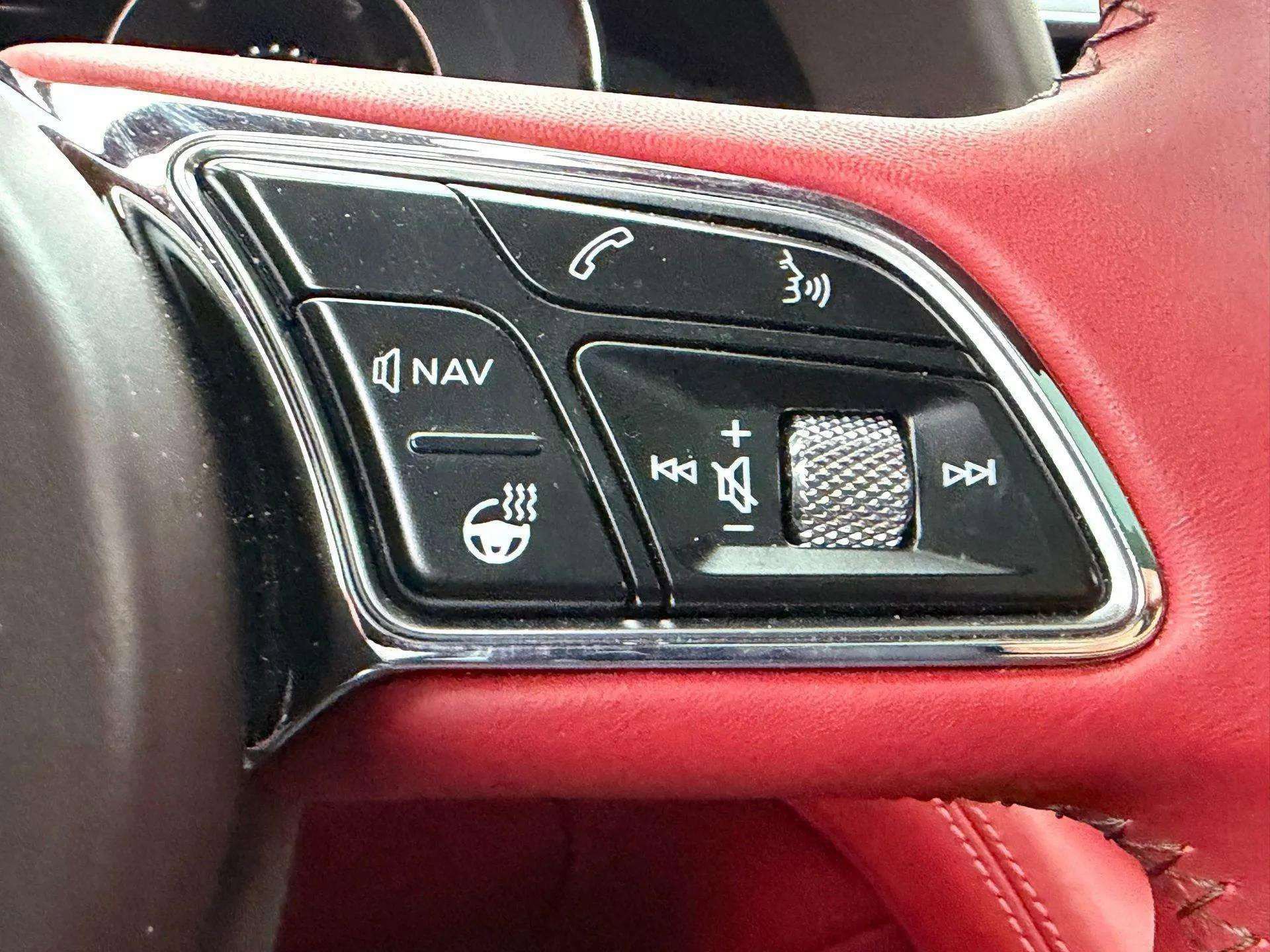 Certified 2022 Bentley Bentayga image 29