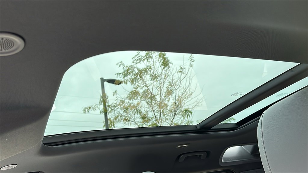 Certified 2023 Land Rover Defender 110 X-Dynamic SE image 13