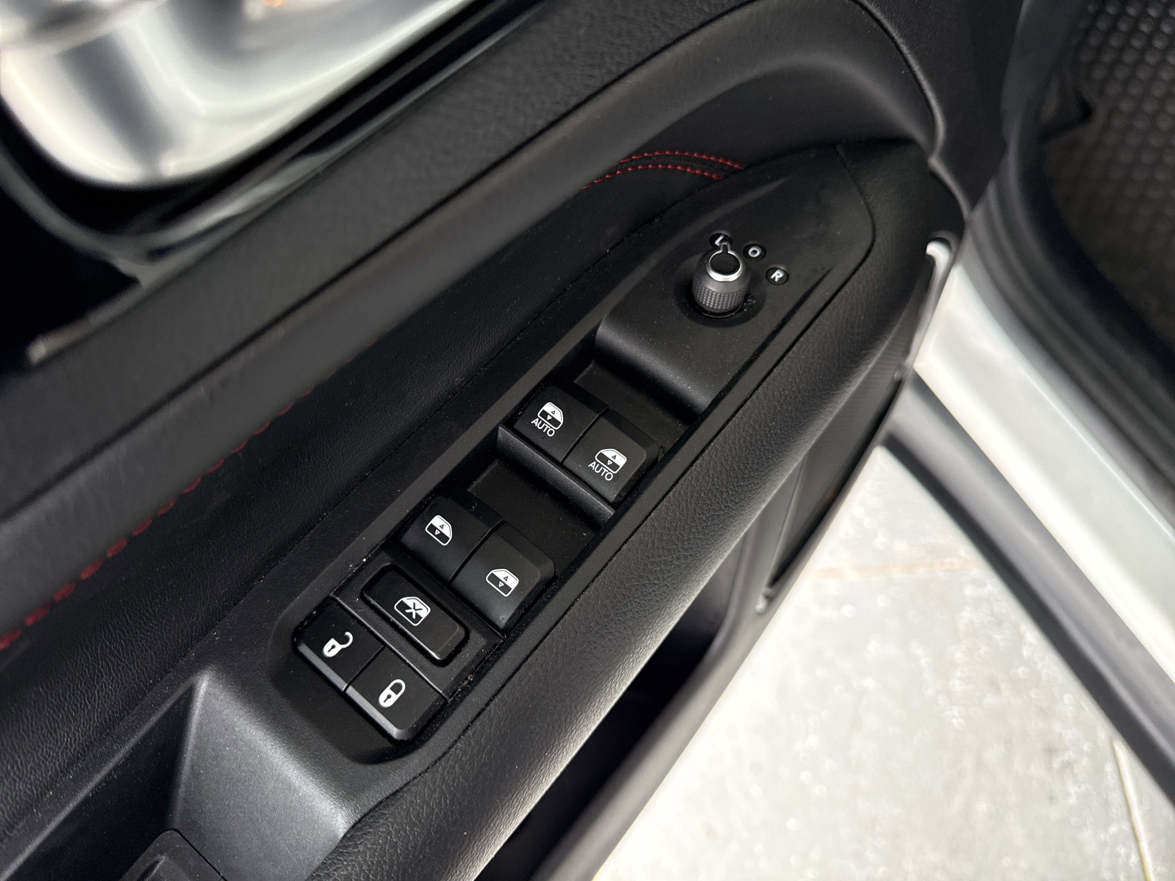 Used 2025 Jeep Compass Trailhawk image 14