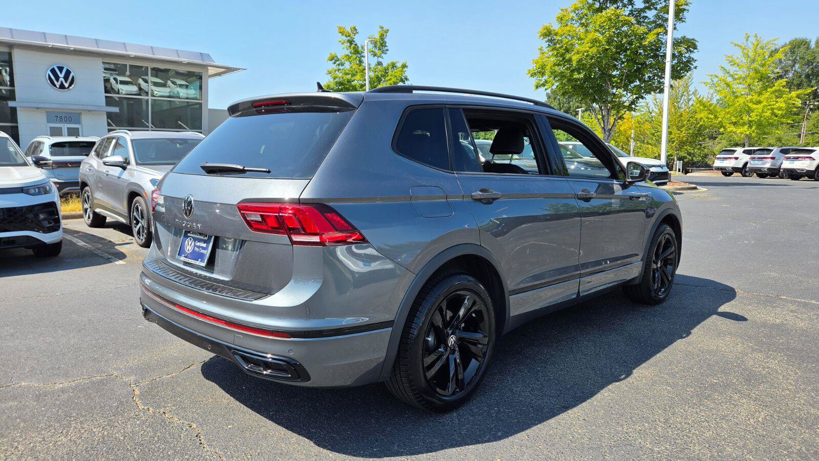Certified 2024 Volkswagen Tiguan SE R-Line FWD image 5