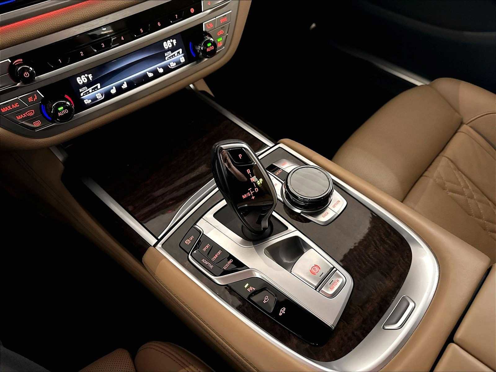 Used 2021 BMW 750i xDrive w/ Executive Package AWD/4WD image 20