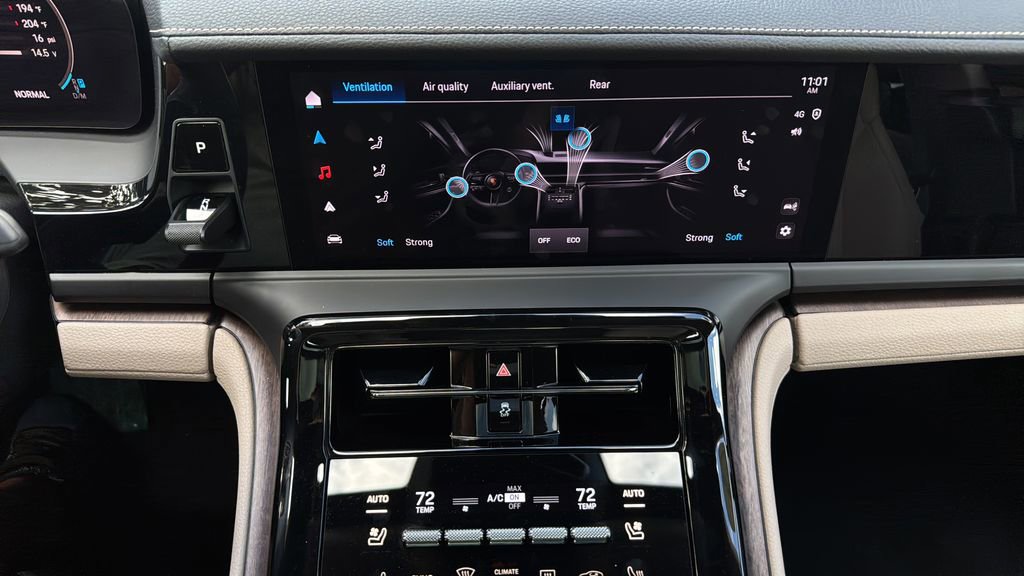Certified 2025 Porsche Panamera image 14