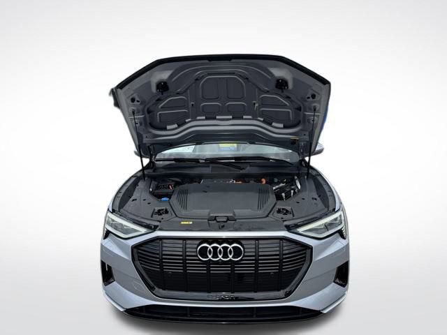 Used 2022 Audi e-tron Premium w/ Convenience Plus Package image 19
