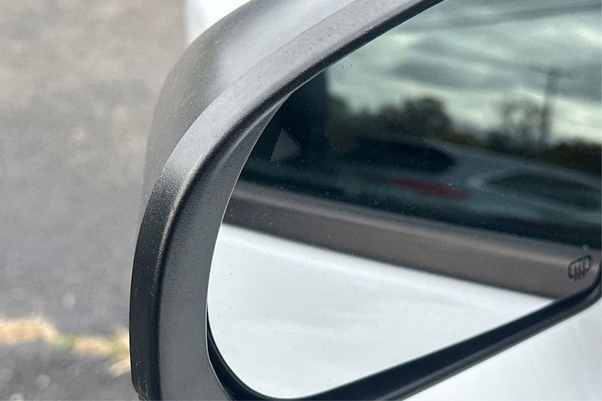 Used 2019 Jeep Cherokee Trailhawk w/ Cold Weather Group image 27