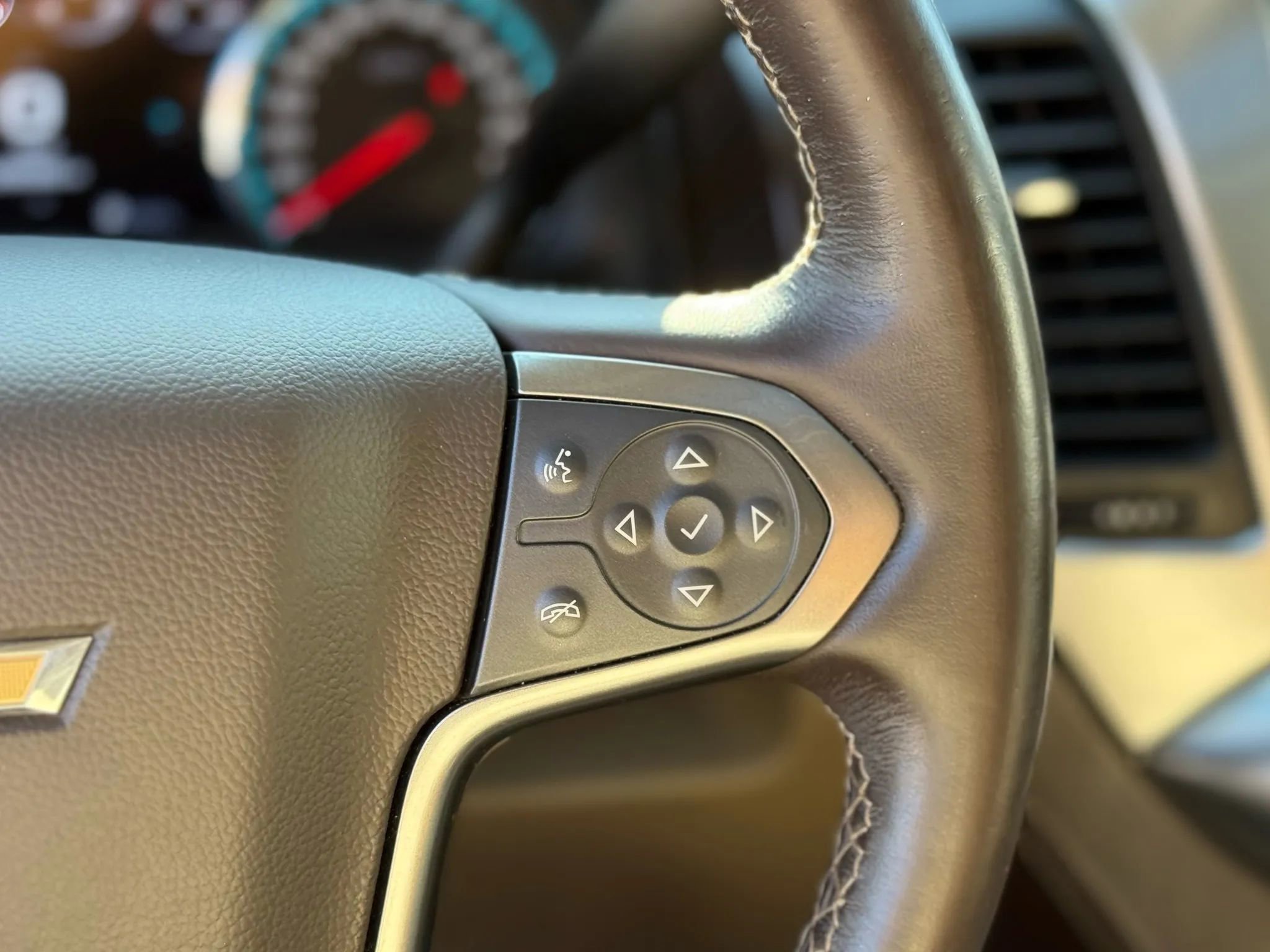 Used 2017 Chevrolet Suburban Premier image 22