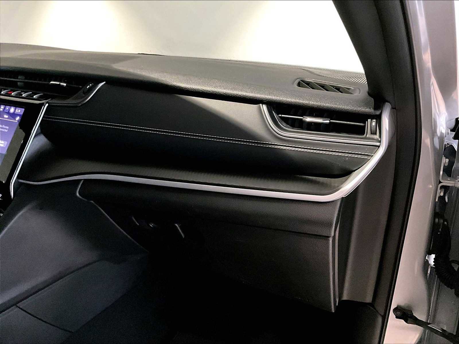 Used 2024 Jeep Grand Cherokee Altitude image 23