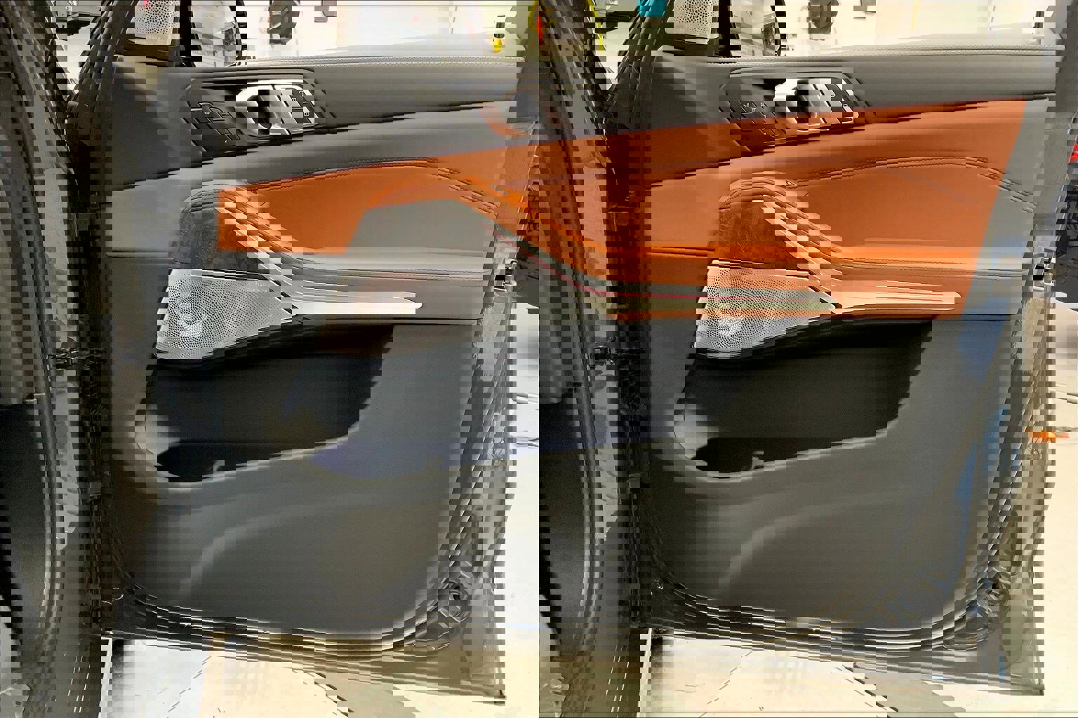 Used 2025 BMW X5 M60i w/ Executive Package image 29