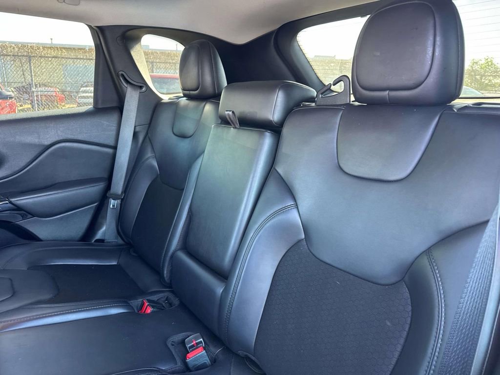 Used 2020 Jeep Cherokee Latitude Plus image 7