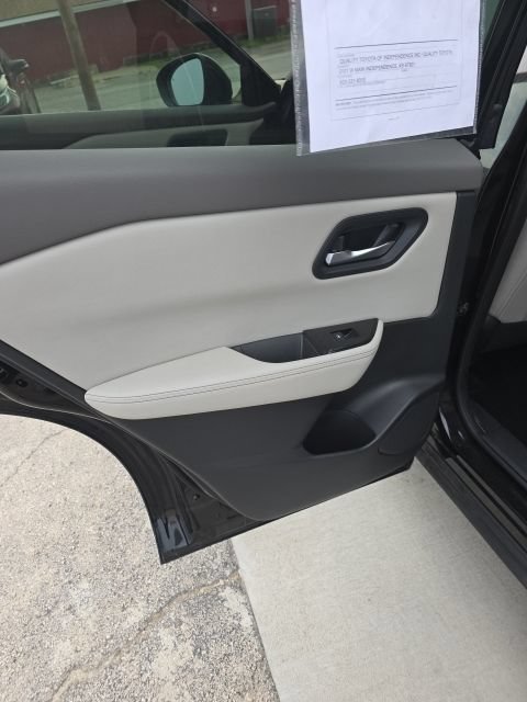 Used 2025 Nissan Rogue SV AWD/4WD image 20