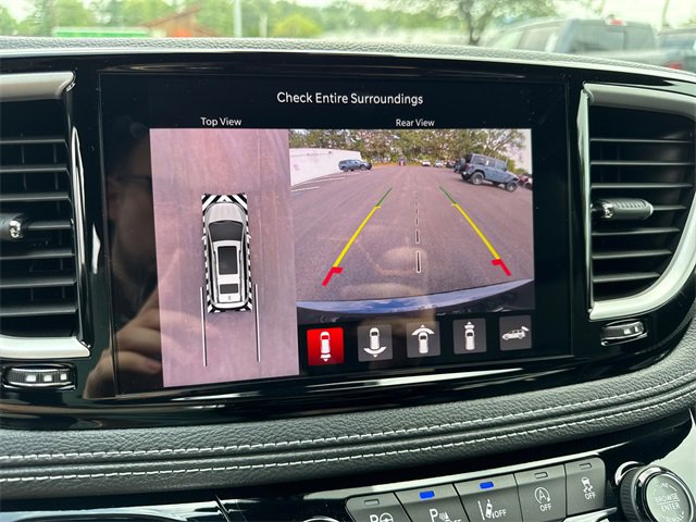 New 2025 Chrysler Pacifica Select image 3