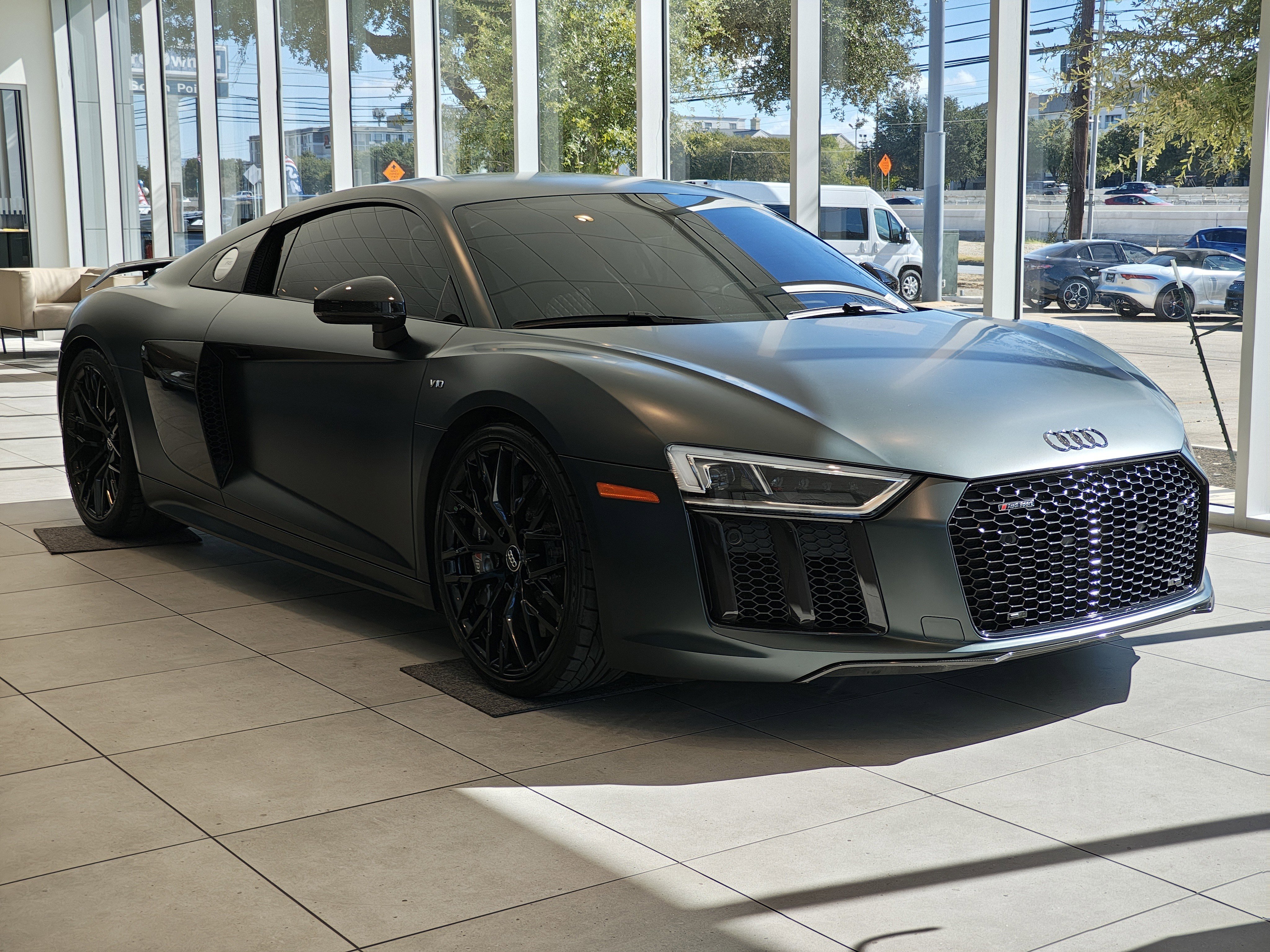 Used 2018 Audi R8 V10 plus image 5