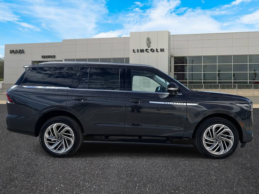 New 2026 Lincoln Navigator Reserve AWD/4WD image 2