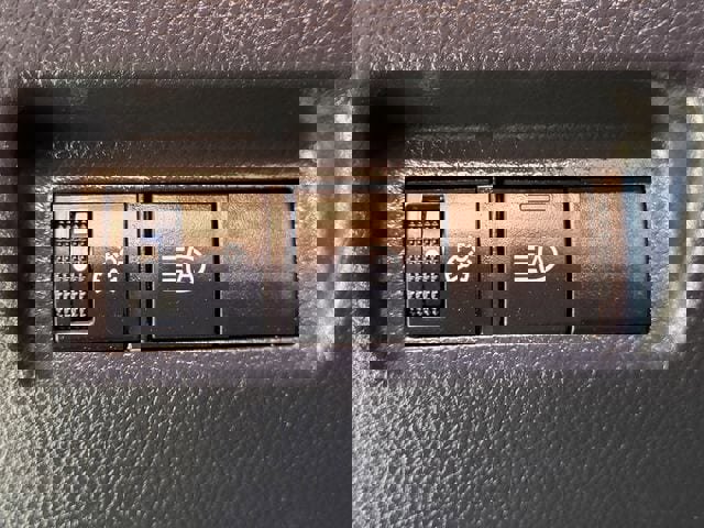 Used 2020 Toyota RAV4 LE image 9