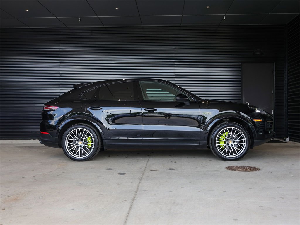 Certified 2023 Porsche Cayenne Platinum Edition image 8