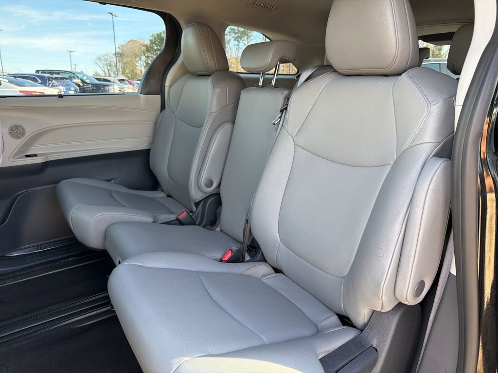 Used 2024 Toyota Sienna XLE image 25