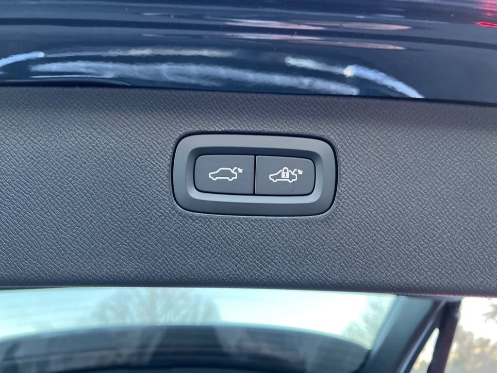New 2026 Volvo XC90 B6 Plus w/ Protection Package Premier AWD/4WD image 27