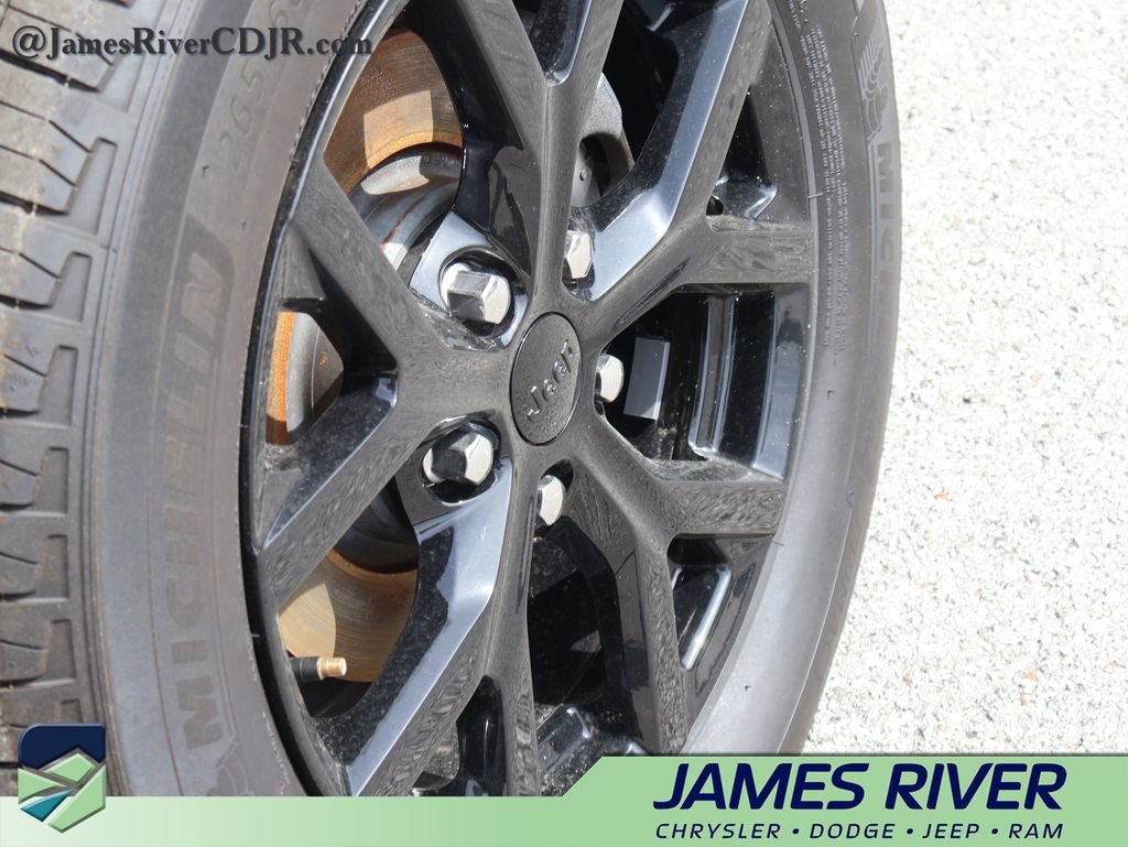 Used 2025 Jeep Grand Cherokee Altitude AWD/4WD image 39