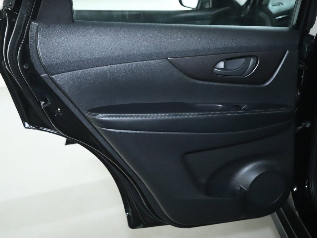 Used 2020 Nissan Rogue S AWD/4WD image 13