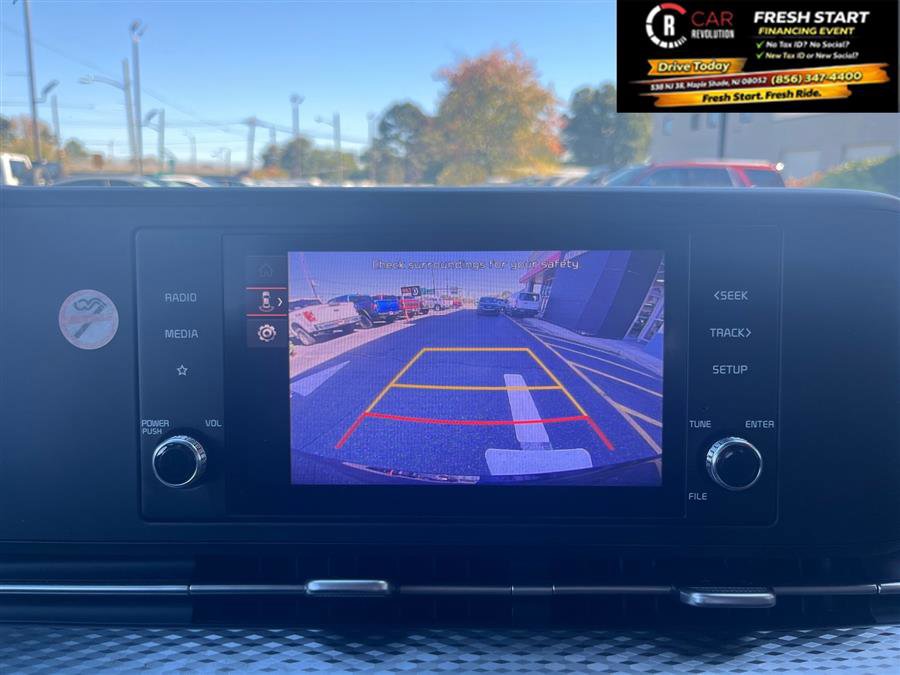 Used 2024 Kia Carnival LX image 15