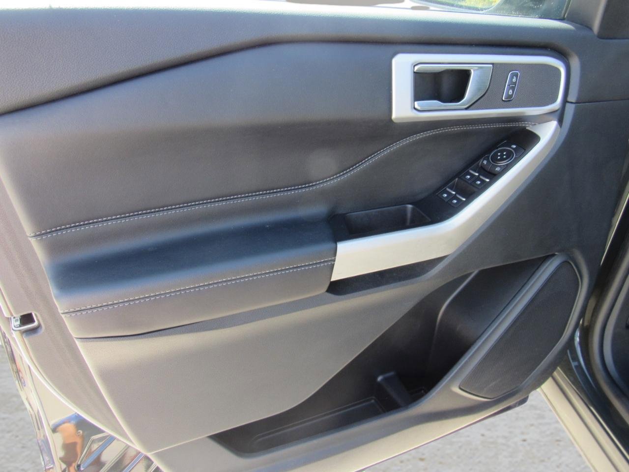 Used 2022 Ford Explorer XLT w/ Equipment Group 202A image 15