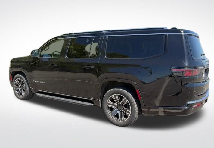 Used 2024 Jeep Wagoneer L Series II w/ Flexible Seating Group image 15