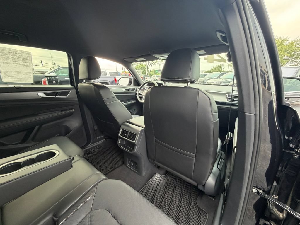 Used 2024 Volkswagen Atlas Cross Sport SE AWD/4WD image 14