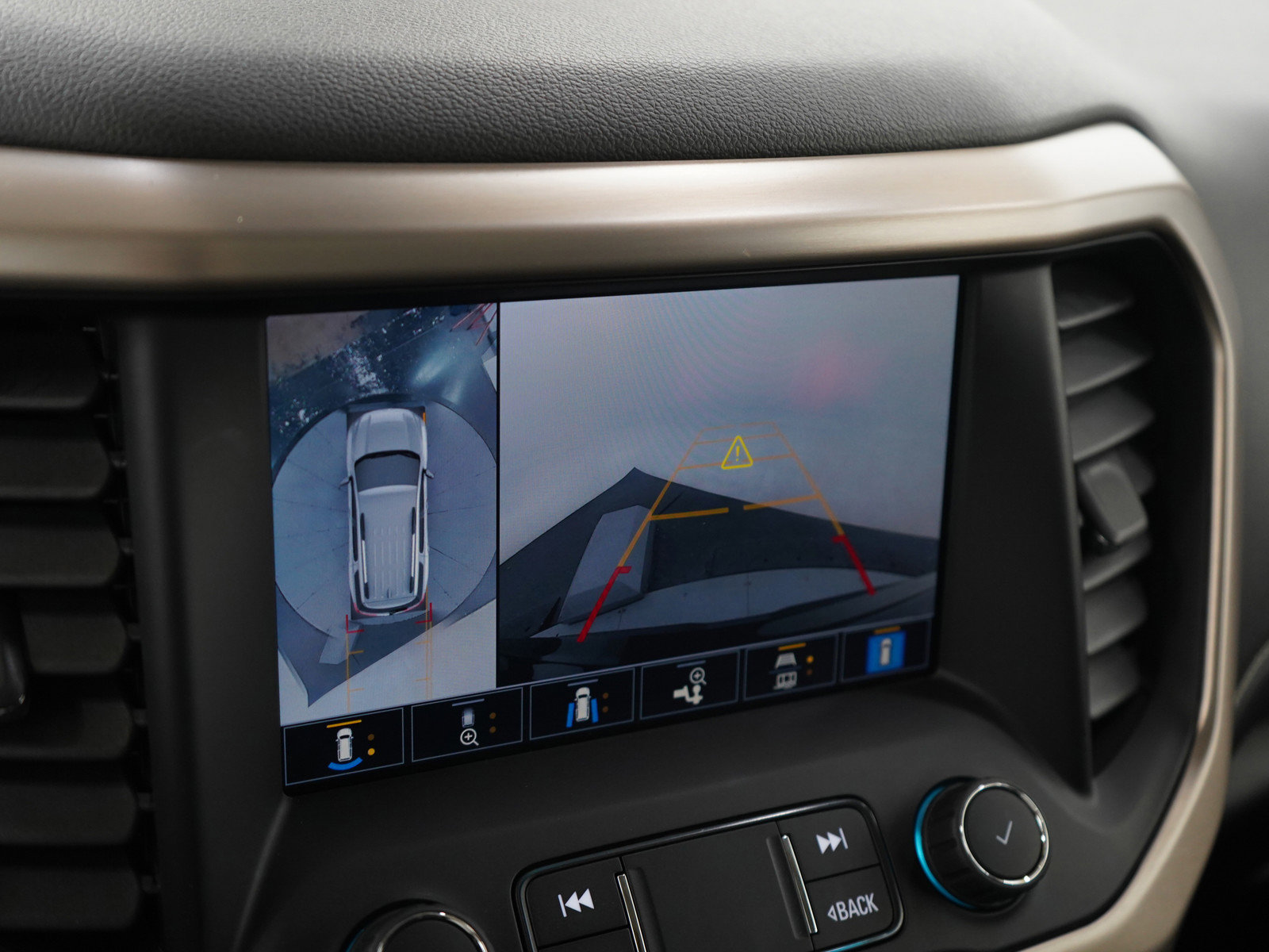 Used 2022 GMC Acadia Denali w/ Denali Ultimate Package image 24