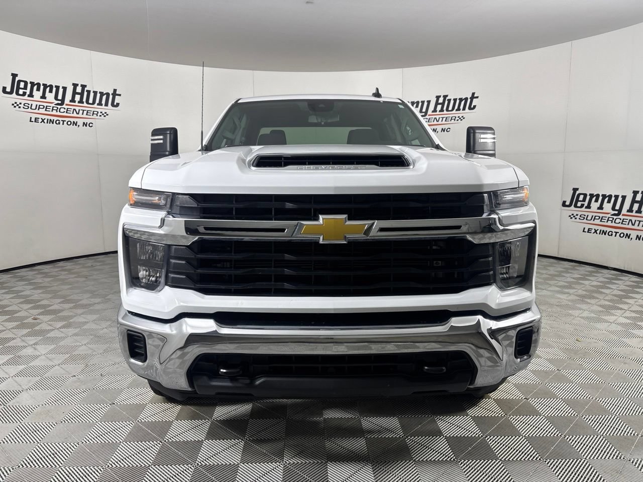 Used 2026 Chevrolet Silverado 2500 LT AWD/4WD image 2