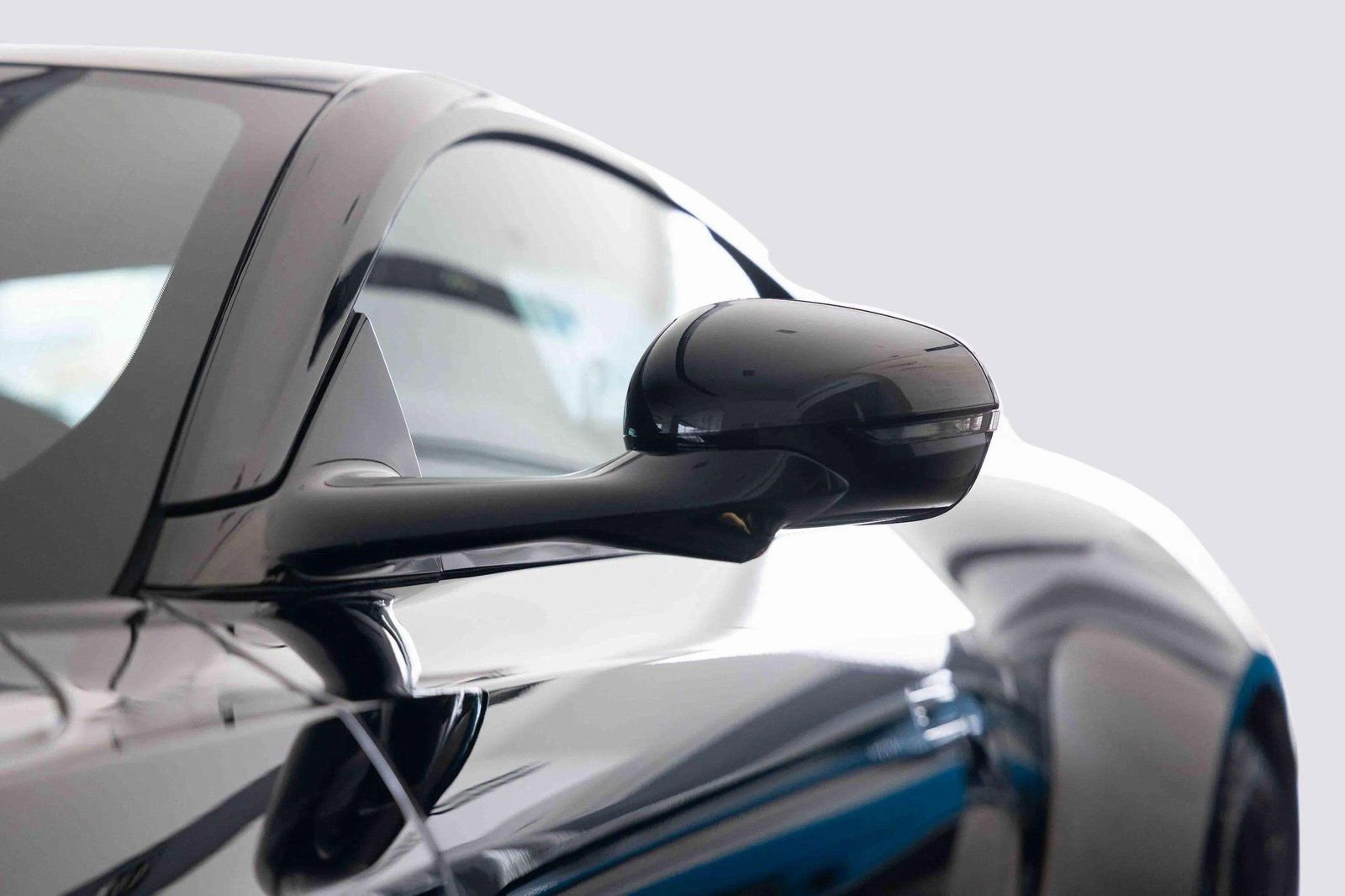 Used 2025 Aston Martin DB12 Coupe RWD image 7