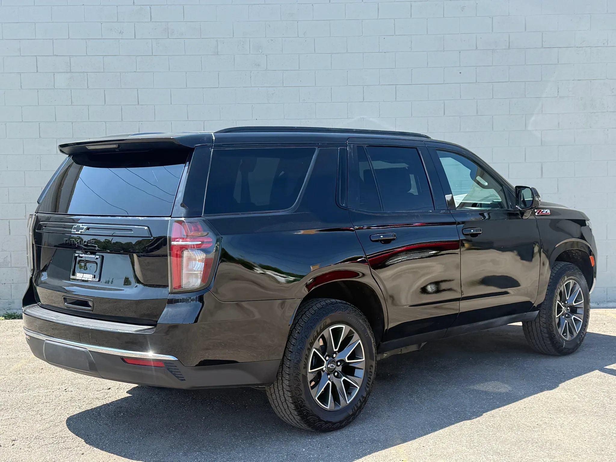 Used 2024 Chevrolet Tahoe Z71 w/ Luxury Package AWD/4WD image 8