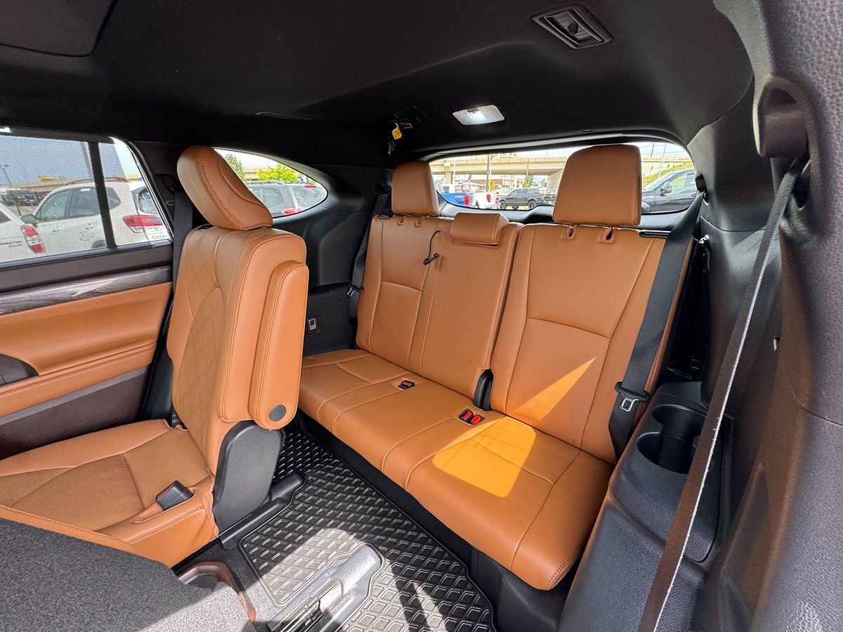 Used 2021 Toyota Highlander Platinum AWD/4WD image 35