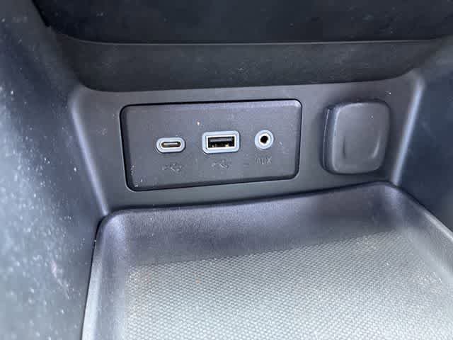 Used 2022 GMC Terrain SLE w/ Driver Convenience Package image 32