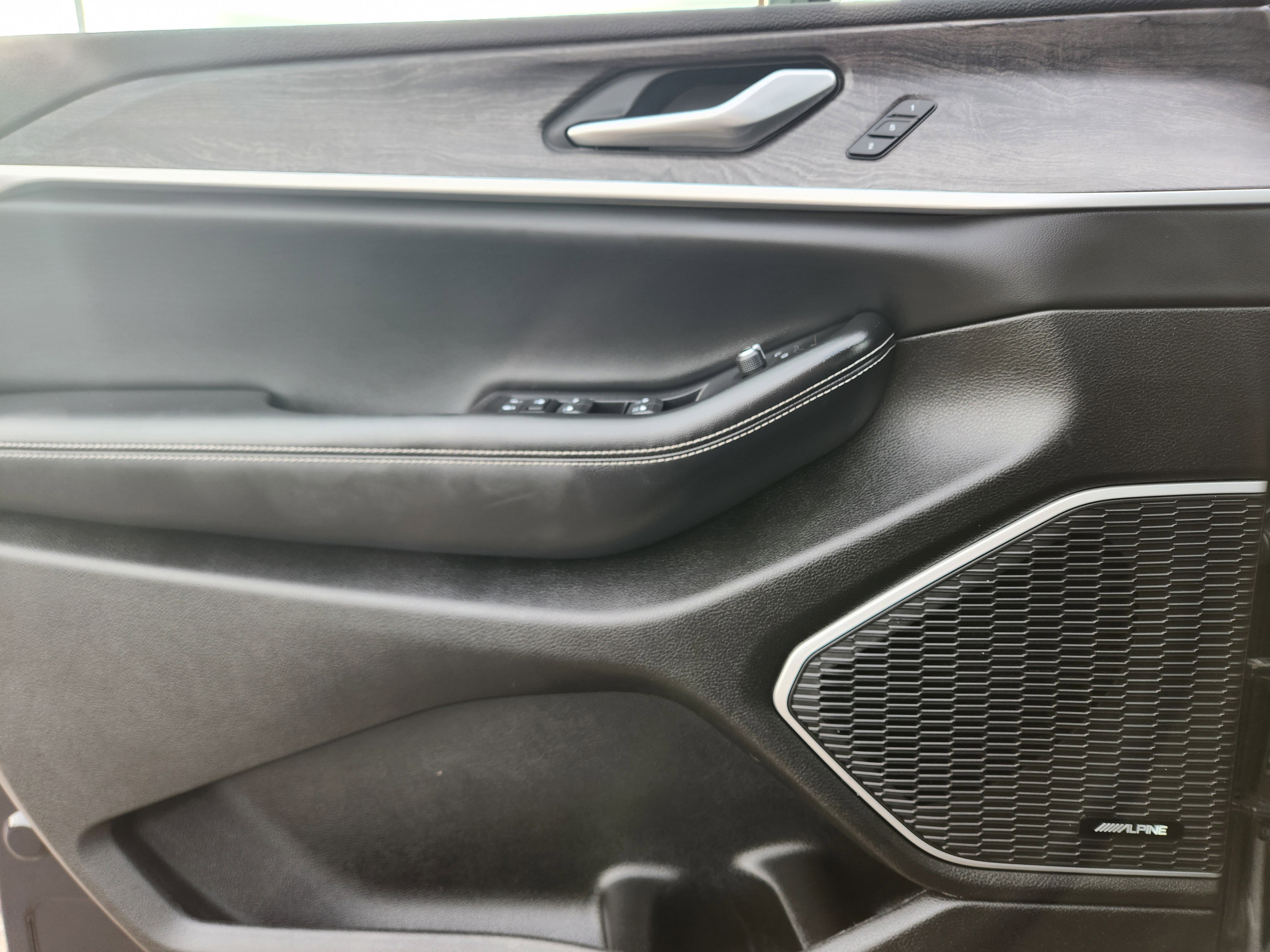 Used 2023 Jeep Grand Cherokee Limited w/ Trailer Tow Prep Group (B) image 11