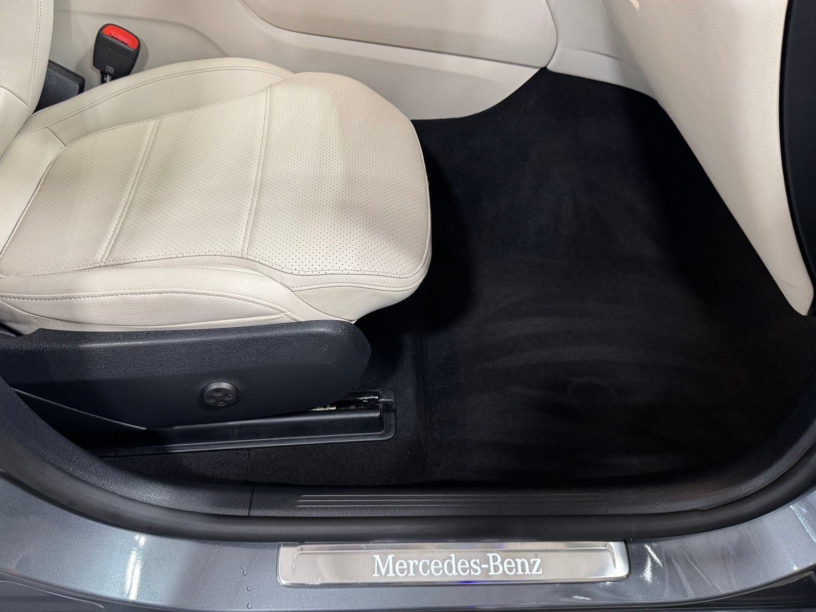 Used 2023 Mercedes-Benz GLC 300 4MATIC image 56