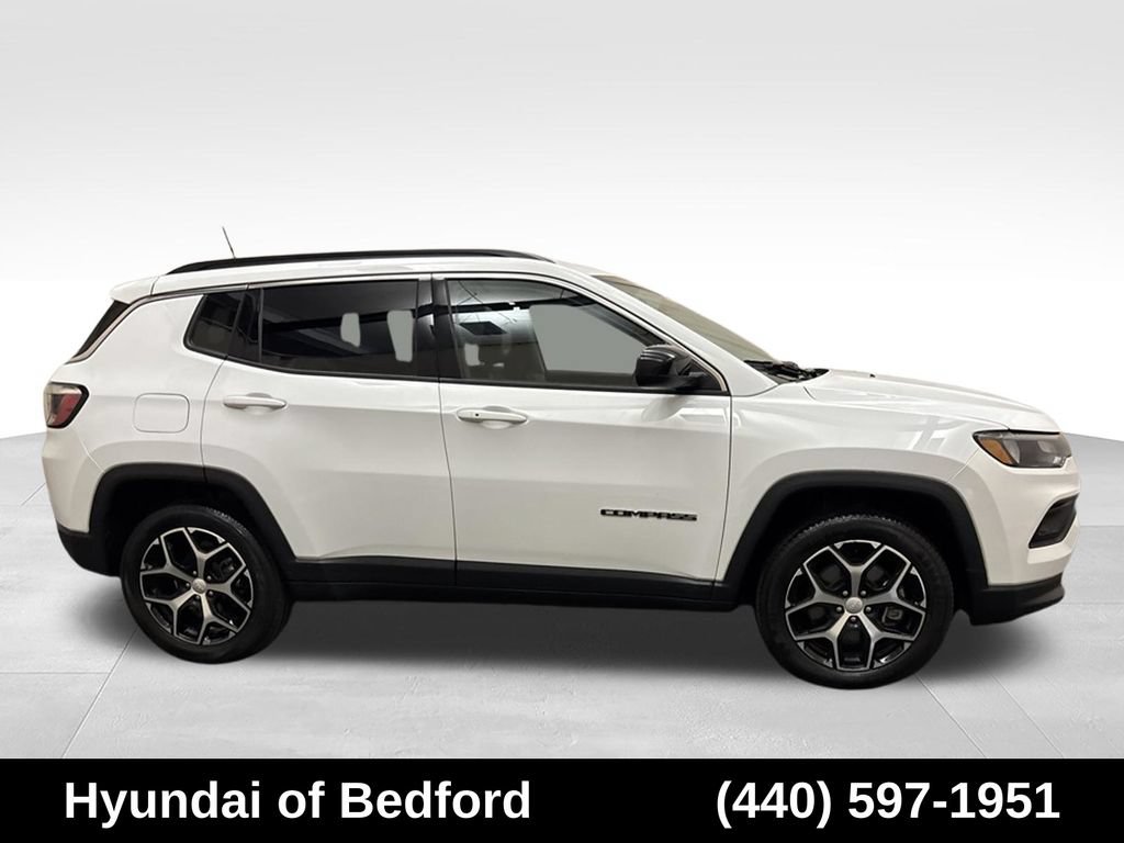 Used 2024 Jeep Compass Latitude AWD/4WD image 4