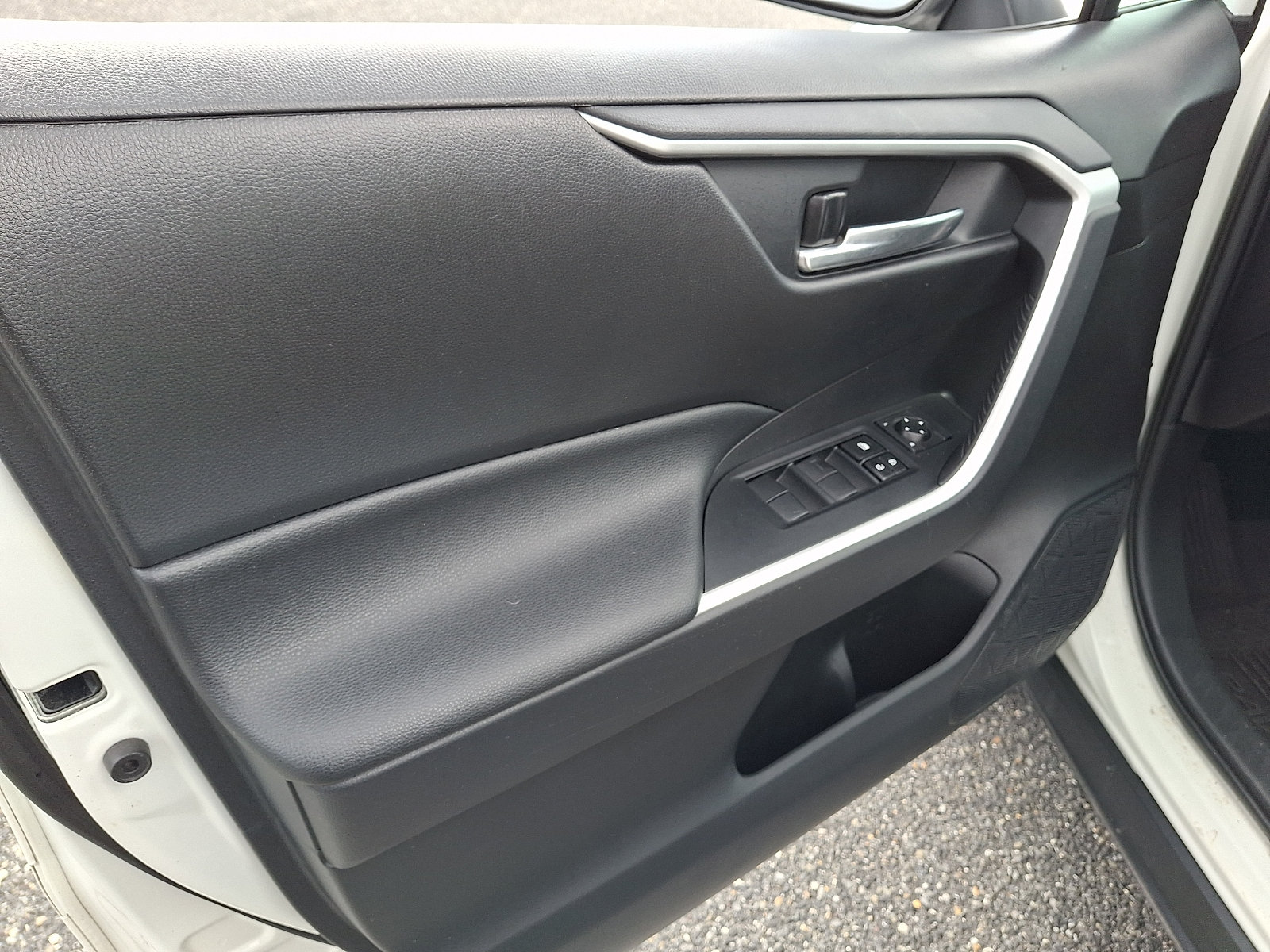Used 2021 Toyota RAV4 XLE AWD/4WD image 13