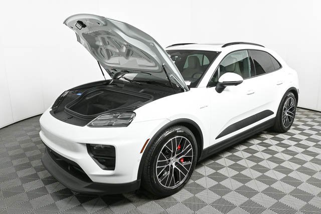New 2025 Porsche Macan 4S Electric image 40