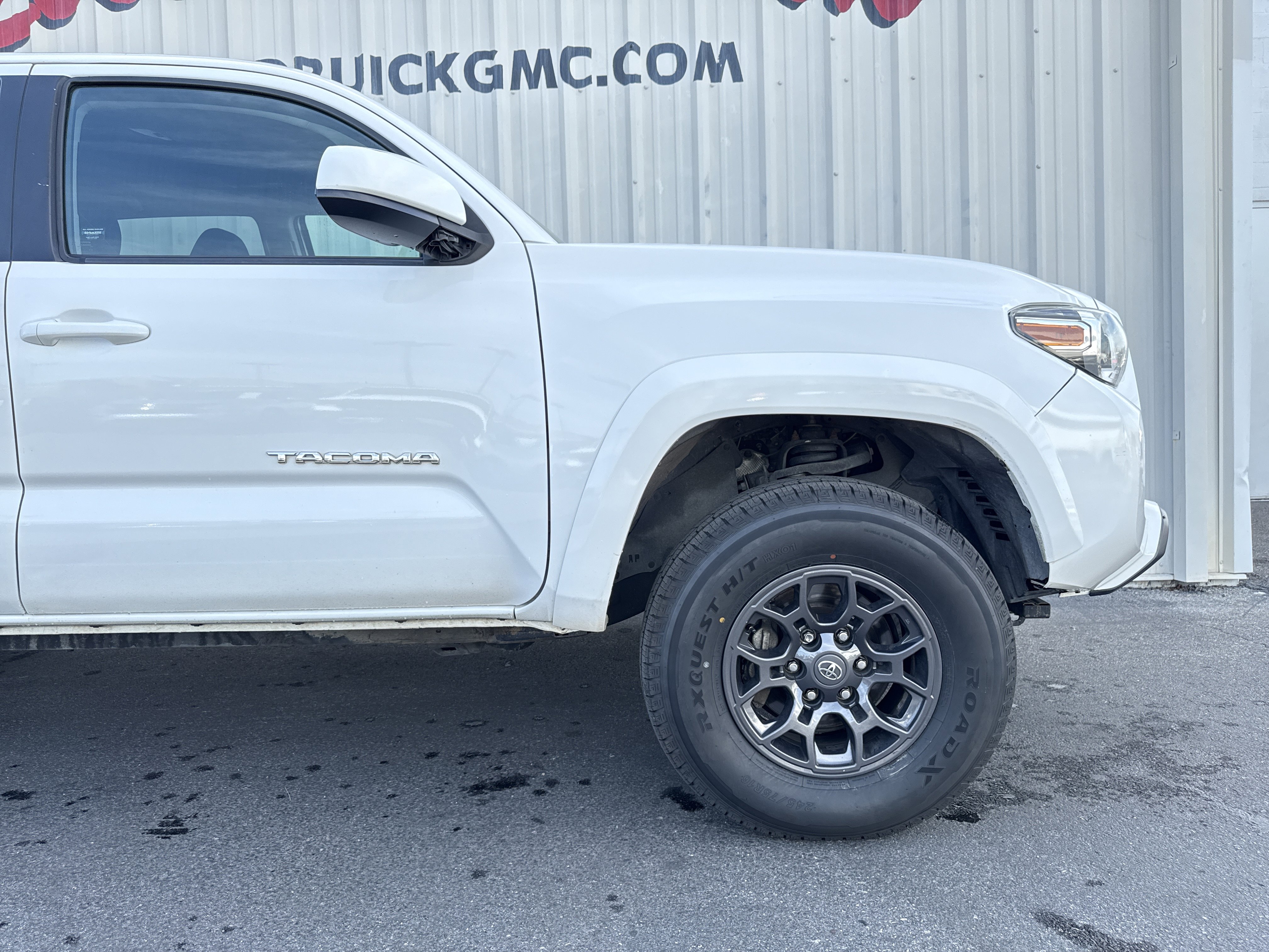 Used 2017 Toyota Tacoma SR5 w/ Tow Package image 26
