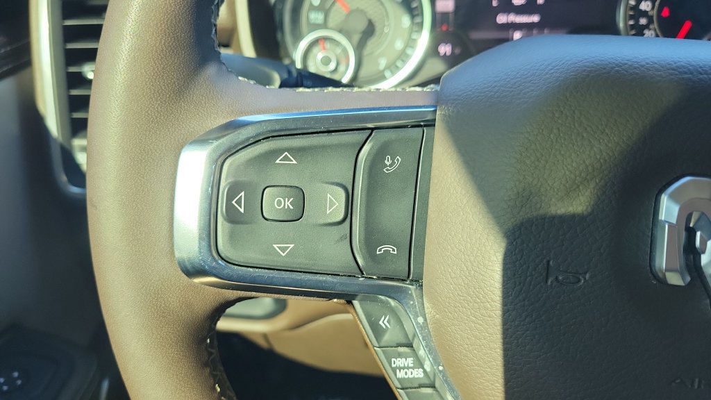 Used 2025 RAM 1500 Laramie AWD/4WD image 18