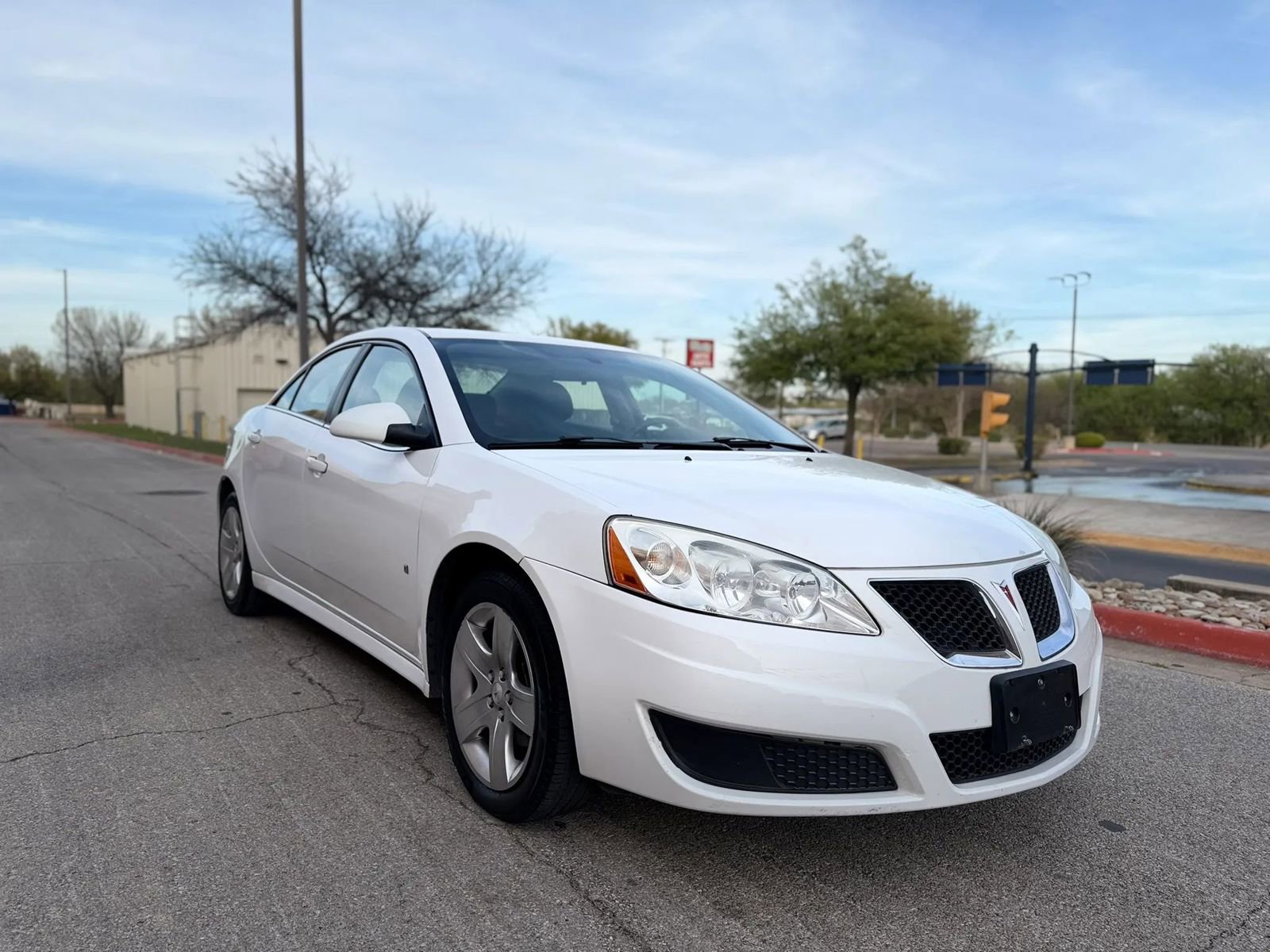 Used 2010 Pontiac G6 Sedan 4D image 3