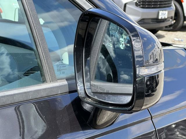 Used 2024 Kia Carnival EX image 28