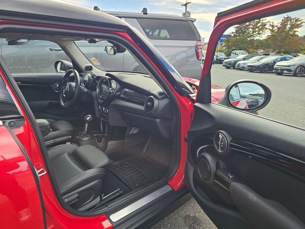 Used 2019 MINI Cooper S w/ Signature Upholstery Package FWD image 13