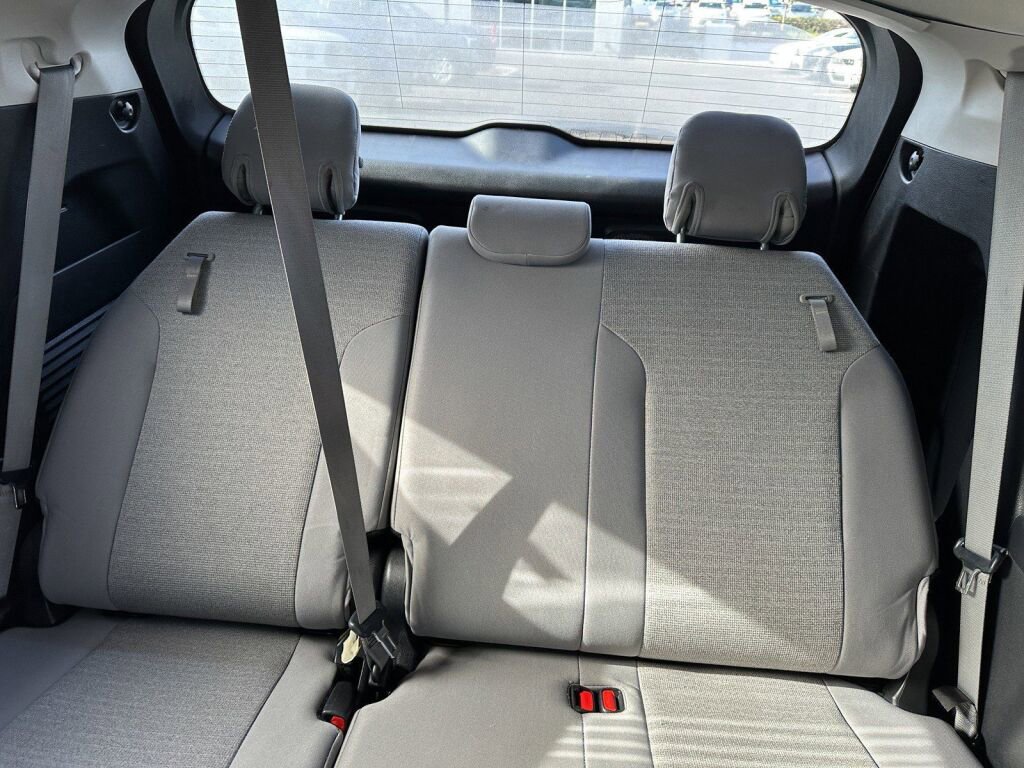 Certified 2025 Toyota Sienna LE image 13