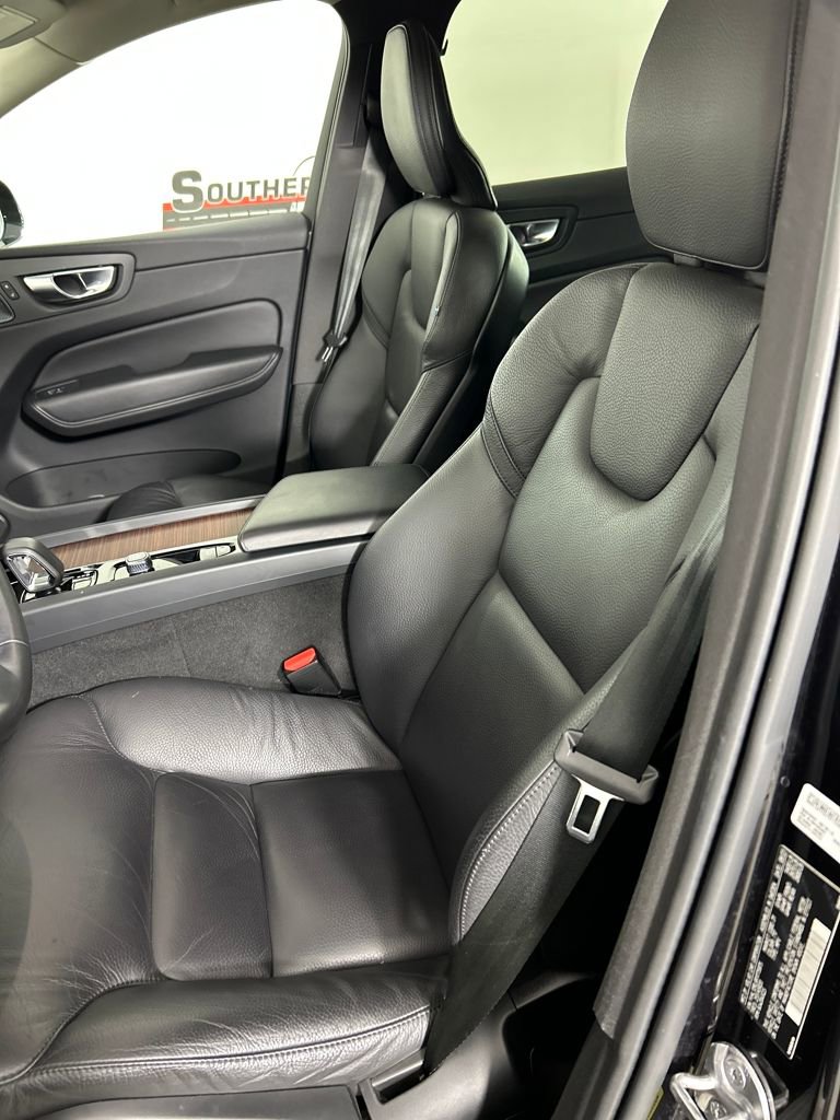 Used 2024 Volvo XC60 B5 Plus AWD/4WD image 11